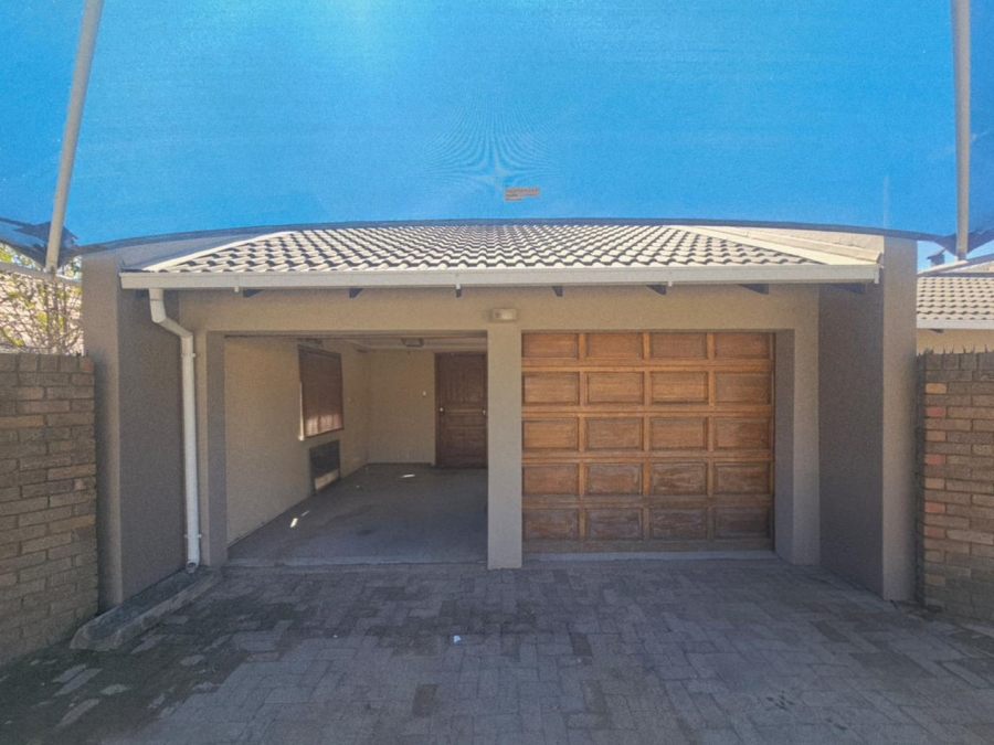 5 Bedroom Property for Sale in Ladybrand Free State